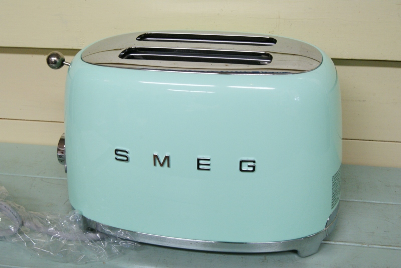 未使用☆50sスタイル！SMEG スメッグ トースターTSF01（2枚焼き